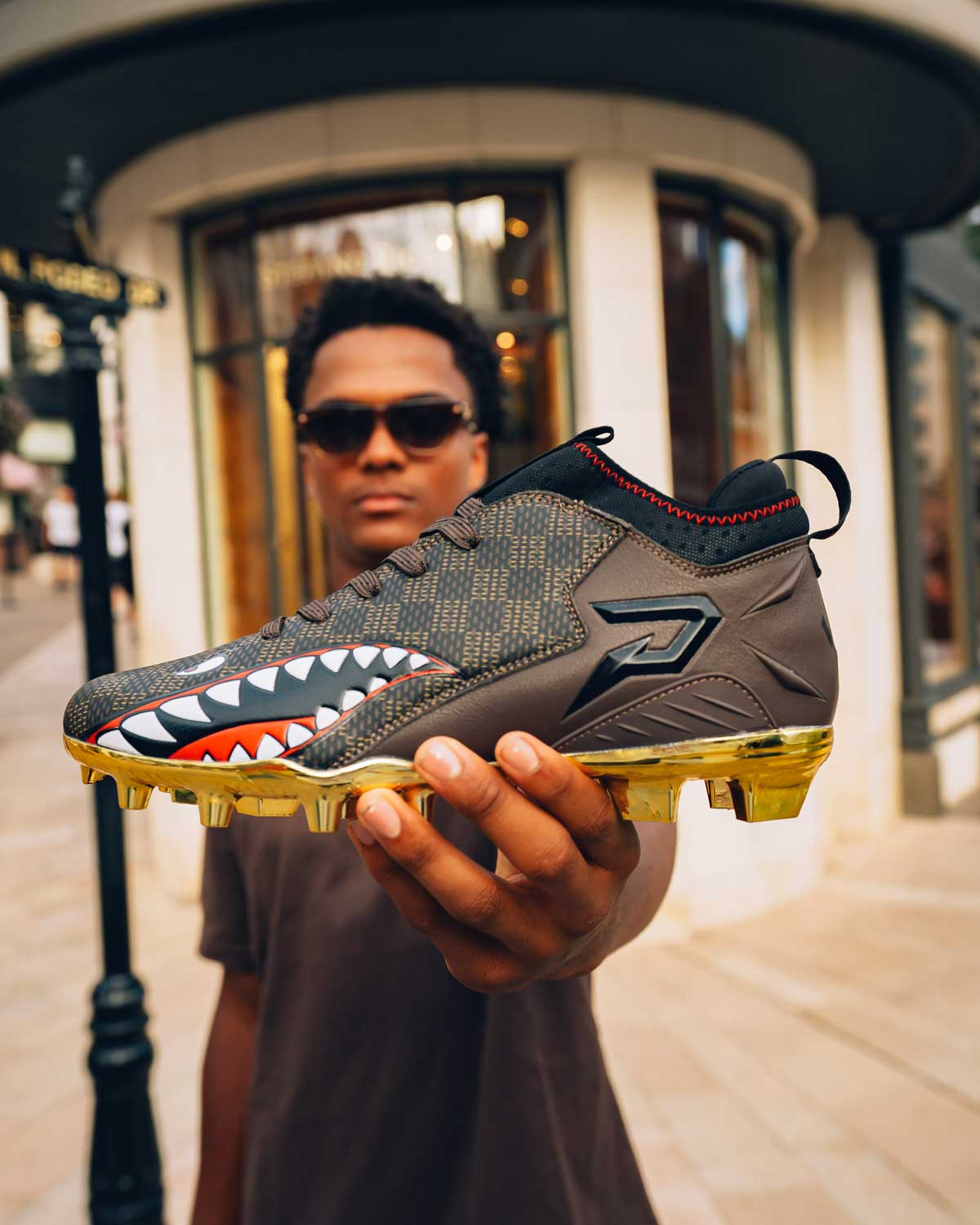 Phenom Warhawk cleat with shark-tooth design and gold plate